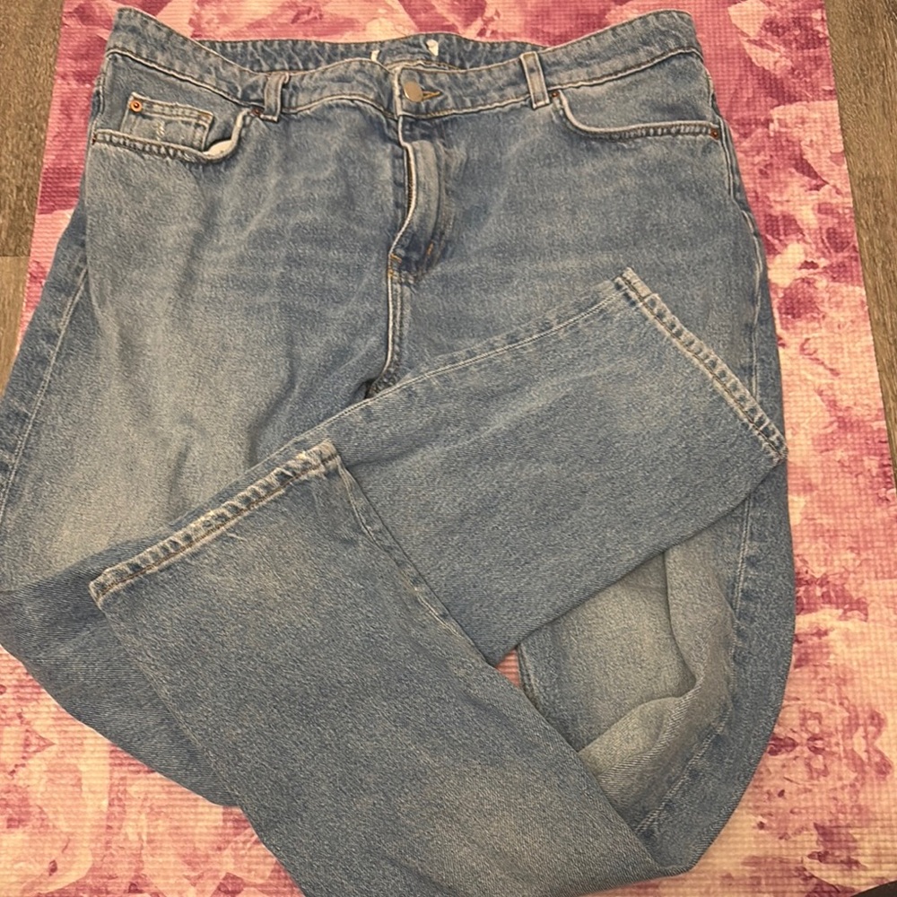 H&M Blue High Rise Jeans with Classic Denim Design